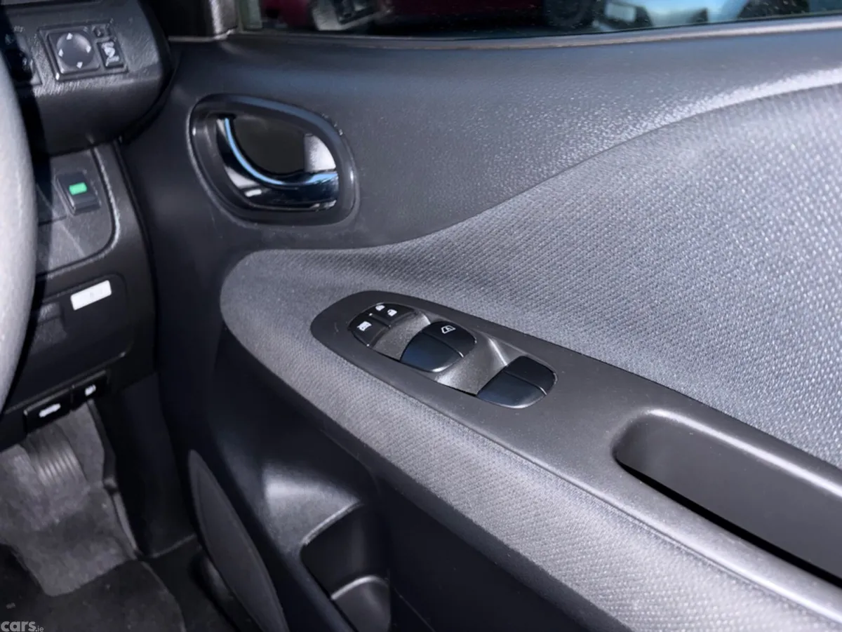 Nissan Serena MPV, Petrol Hybrid, 2015, Silver