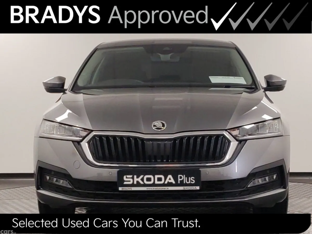 Skoda Octavia Saloon, Petrol, 2024, Grey