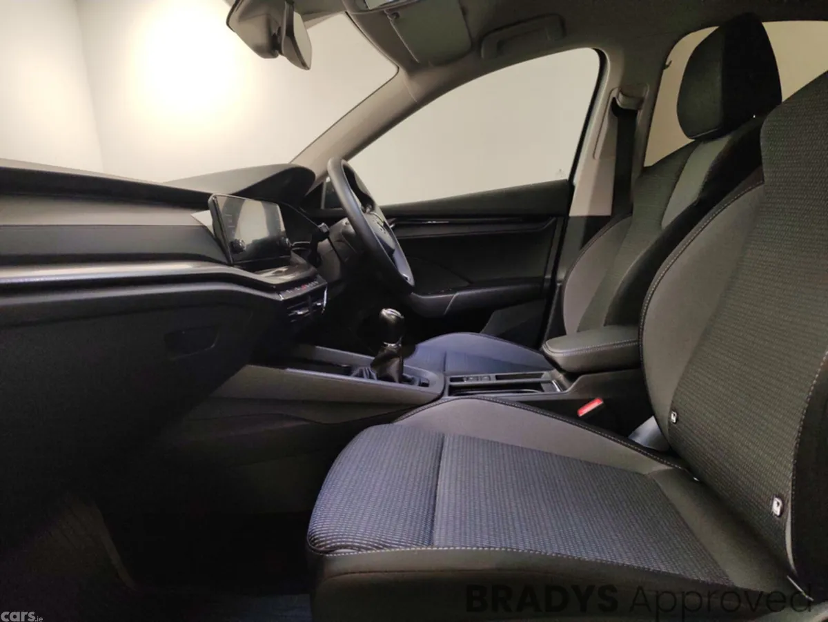 Skoda Octavia Saloon, Petrol, 2024, Grey