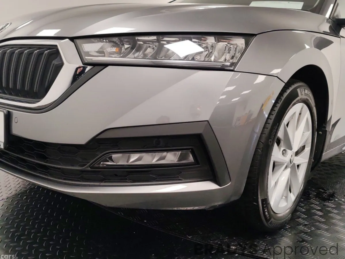 Skoda Octavia Saloon, Petrol, 2024, Grey