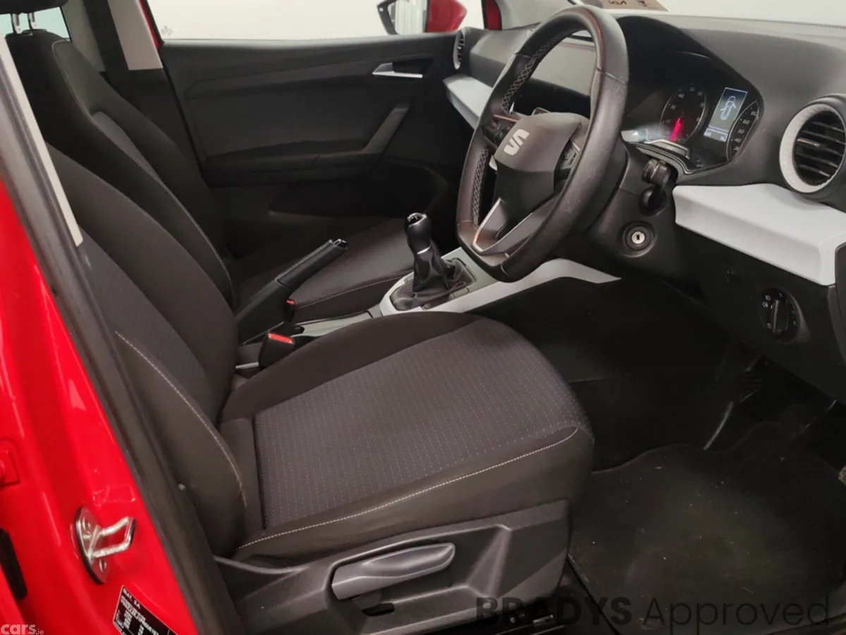 SEAT Arona Hatchback, Petrol, 2023, Red