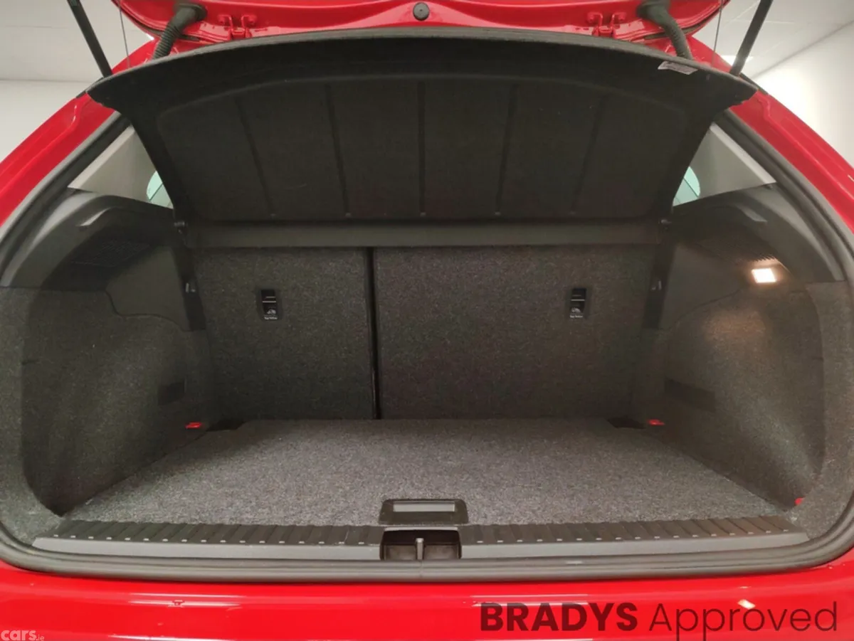 SEAT Arona Hatchback, Petrol, 2023, Red