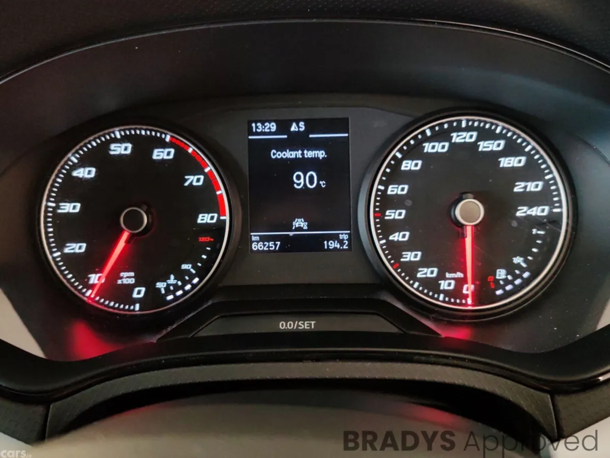 SEAT Arona Hatchback, Petrol, 2023, Red