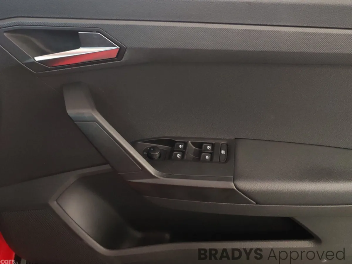 SEAT Arona Hatchback, Petrol, 2023, Red