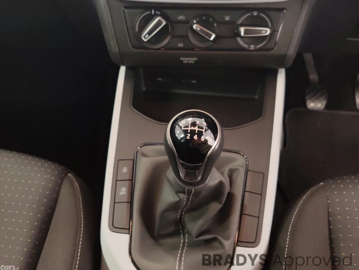 SEAT Arona Hatchback, Petrol, 2023, Red