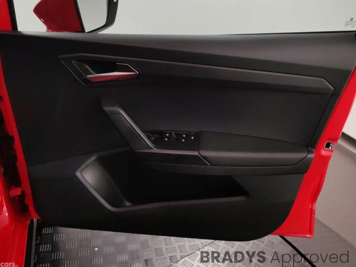 SEAT Arona Hatchback, Petrol, 2023, Red