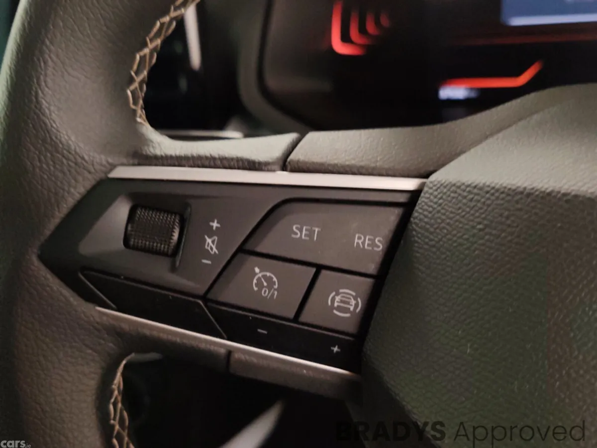 SEAT Arona Hatchback, Petrol, 2023, Red