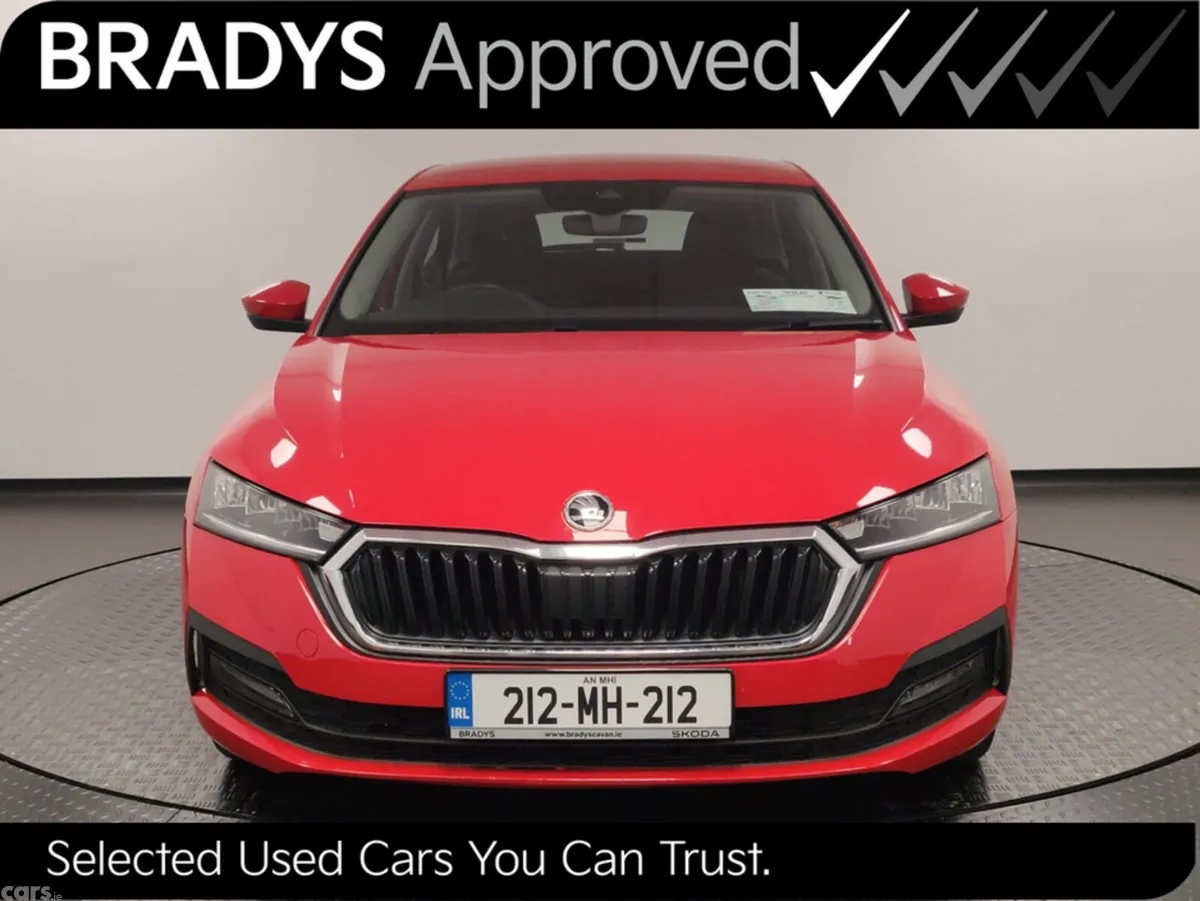 Skoda Octavia Hatchback, Petrol, 2021, Red