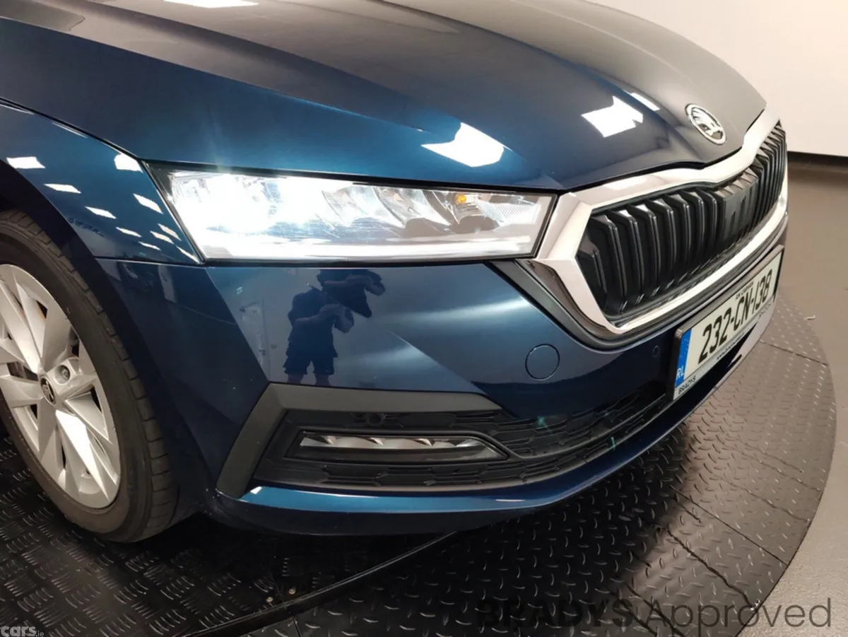 Skoda Octavia Estate, Diesel, 2023, Blue
