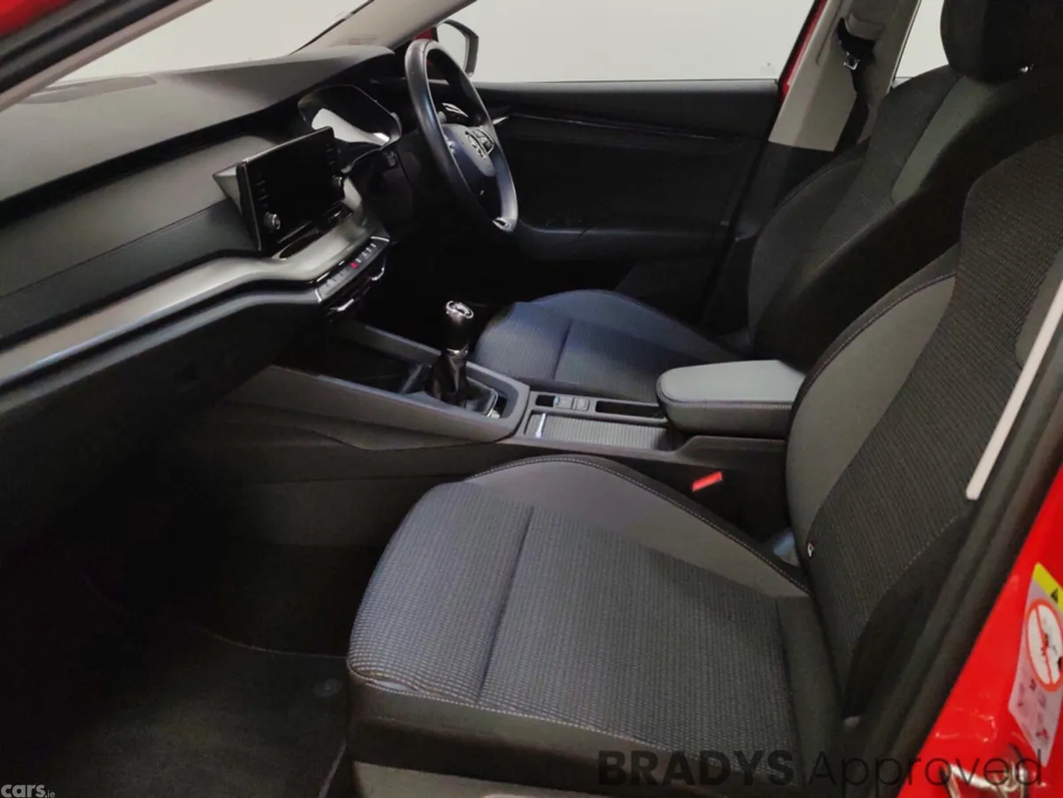 Skoda Octavia Hatchback, Petrol, 2021, Red