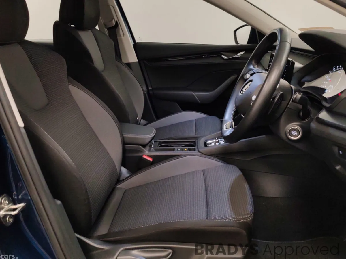 Skoda Octavia Estate, Diesel, 2023, Blue