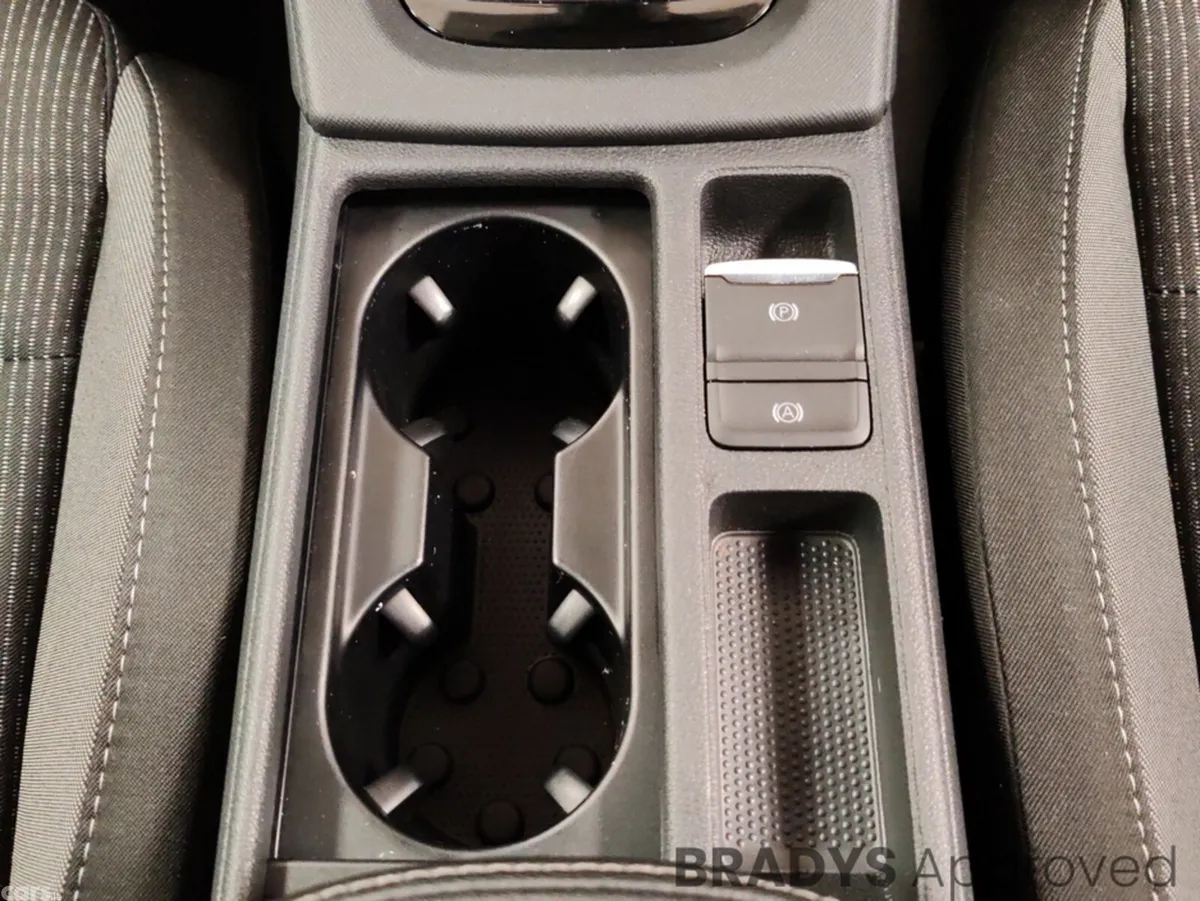 Skoda Octavia Hatchback, Petrol, 2021, Red