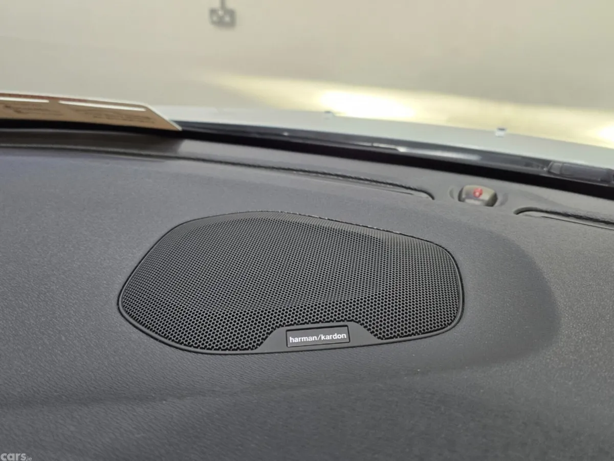Volvo V40 Hatchback, Diesel, 2018, White