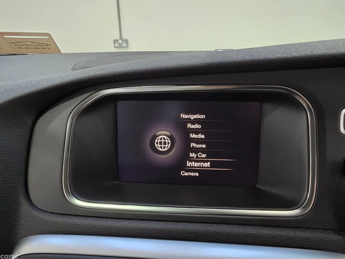 Volvo V40 Hatchback, Diesel, 2018, White