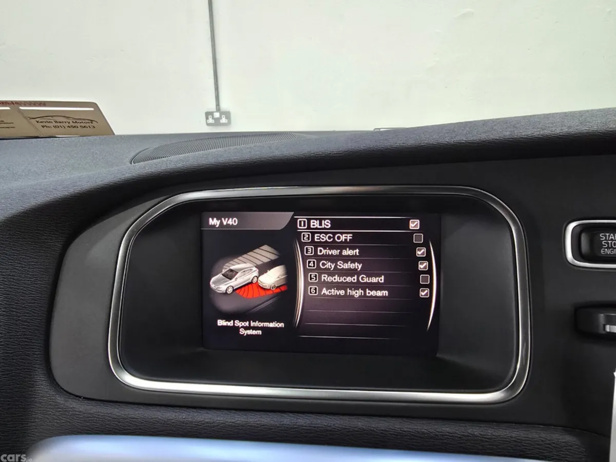 Volvo V40 Hatchback, Diesel, 2018, White