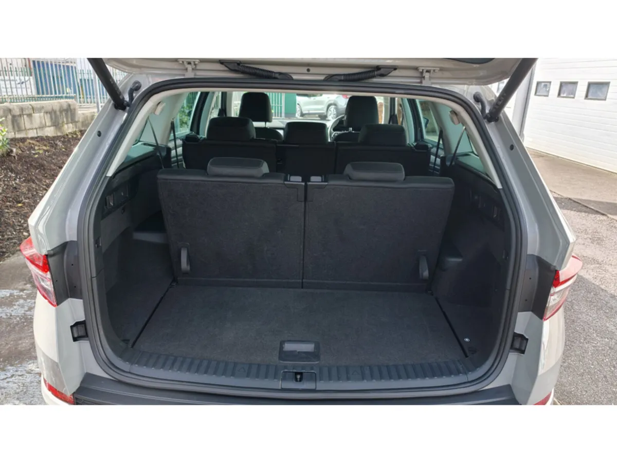 Skoda Kodiaq SUV, Petrol, 2023, Grey