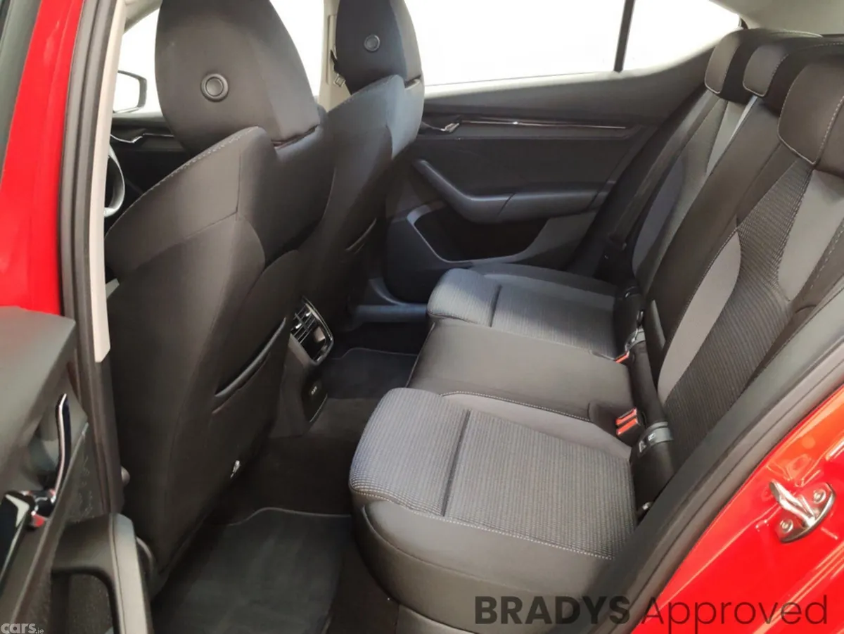 Skoda Octavia Hatchback, Petrol, 2021, Red