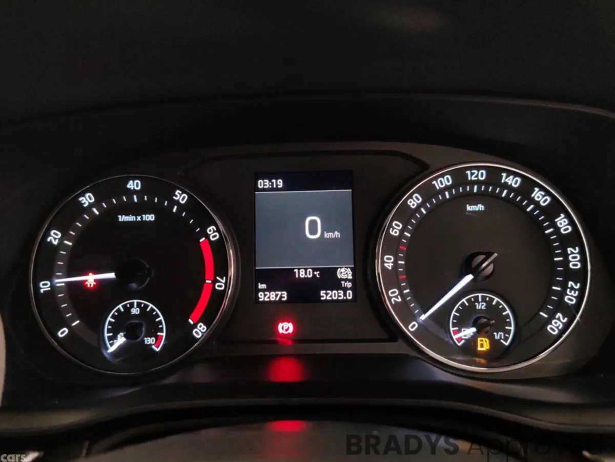 Skoda Octavia Hatchback, Petrol, 2021, Red