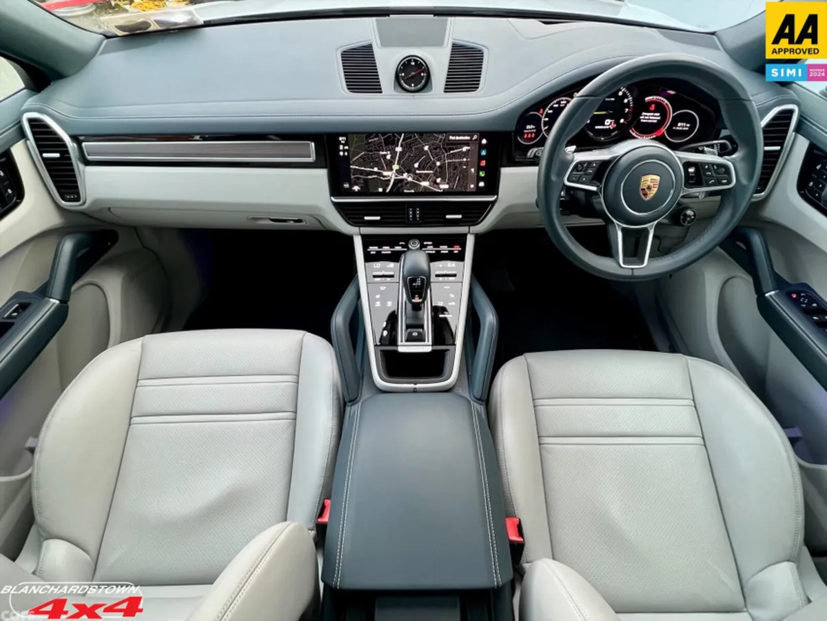 Porsche Cayenne MPV, Petrol Plug-in Hybrid, 2023, White