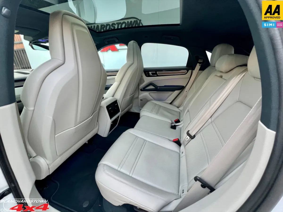 Porsche Cayenne MPV, Petrol Plug-in Hybrid, 2023, White