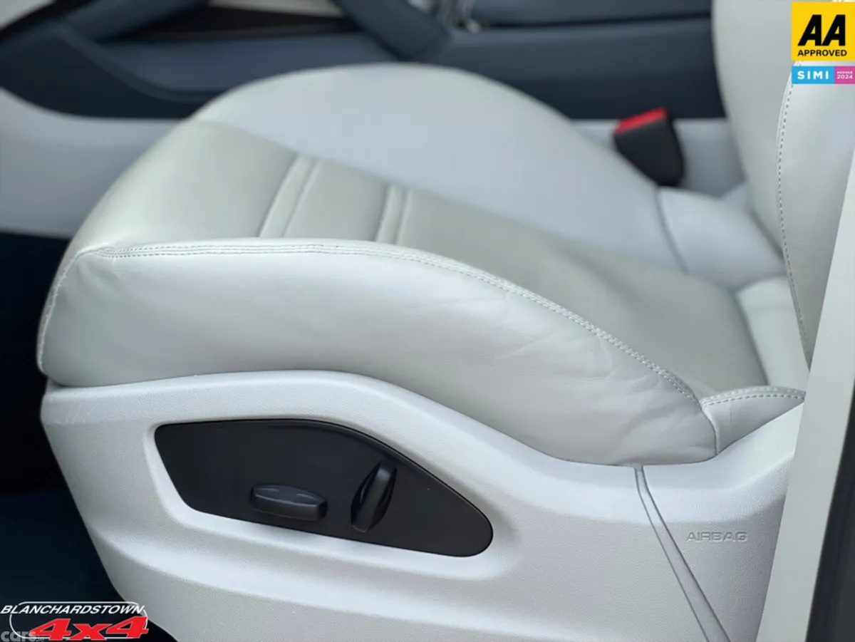 Porsche Cayenne MPV, Petrol Plug-in Hybrid, 2023, White