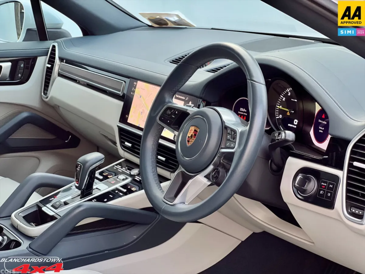 Porsche Cayenne MPV, Petrol Plug-in Hybrid, 2023, White