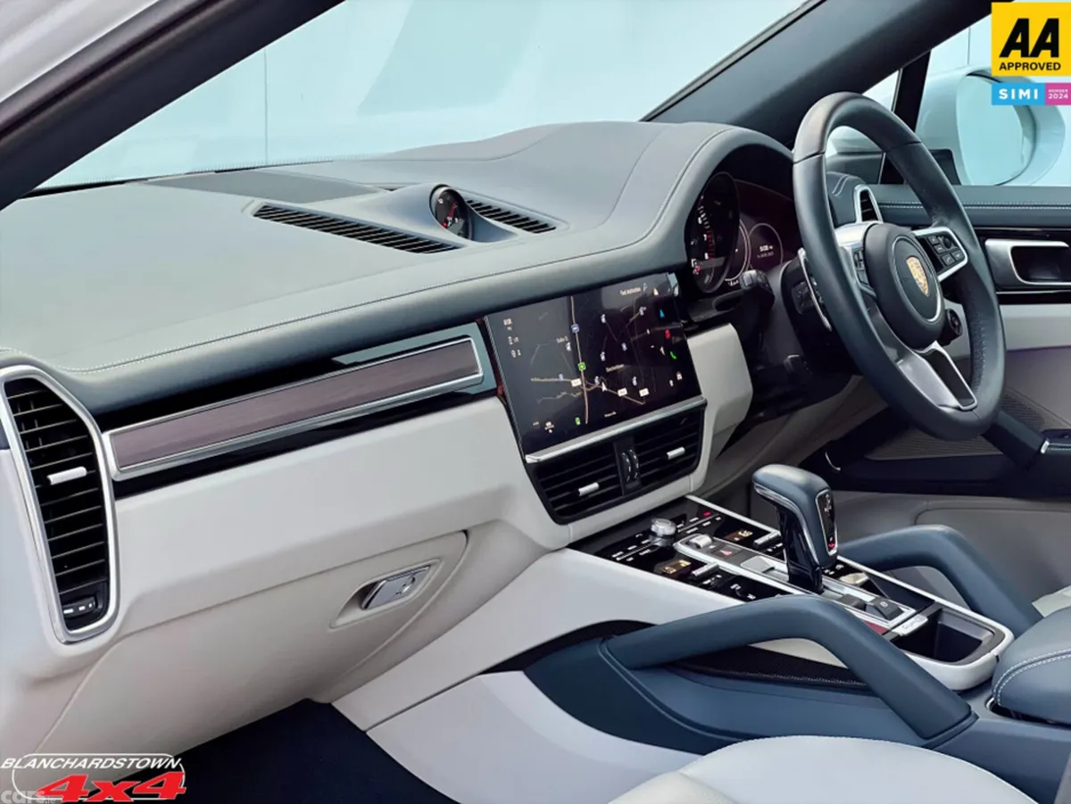 Porsche Cayenne MPV, Petrol Plug-in Hybrid, 2023, White