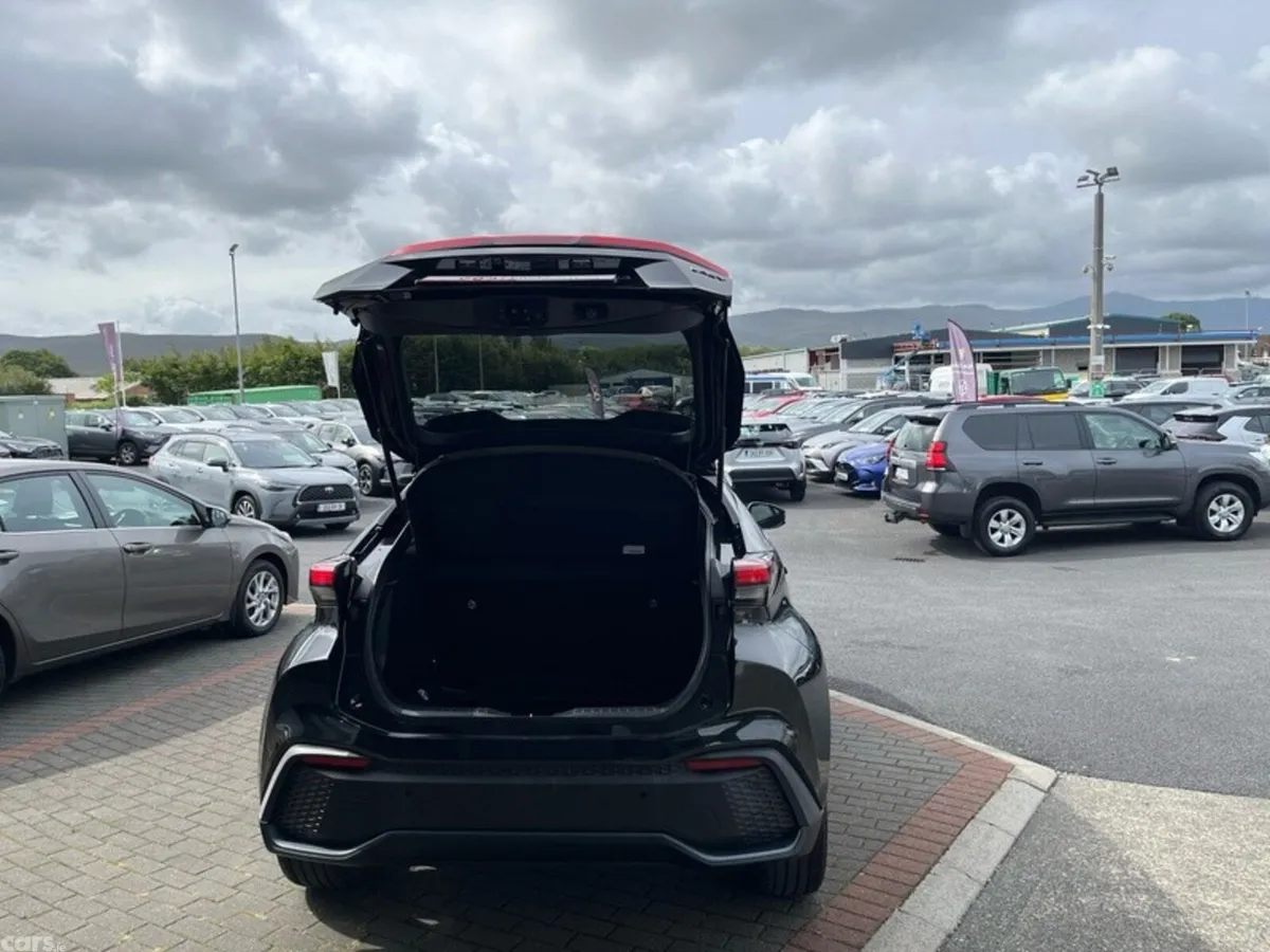 Toyota C-HR SUV, Petrol Hybrid, 2024, Black
