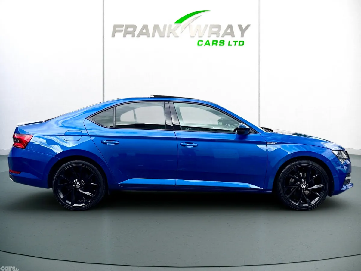 Skoda Superb Hatchback, Petrol Plug-in Hybrid, 2020, Blue