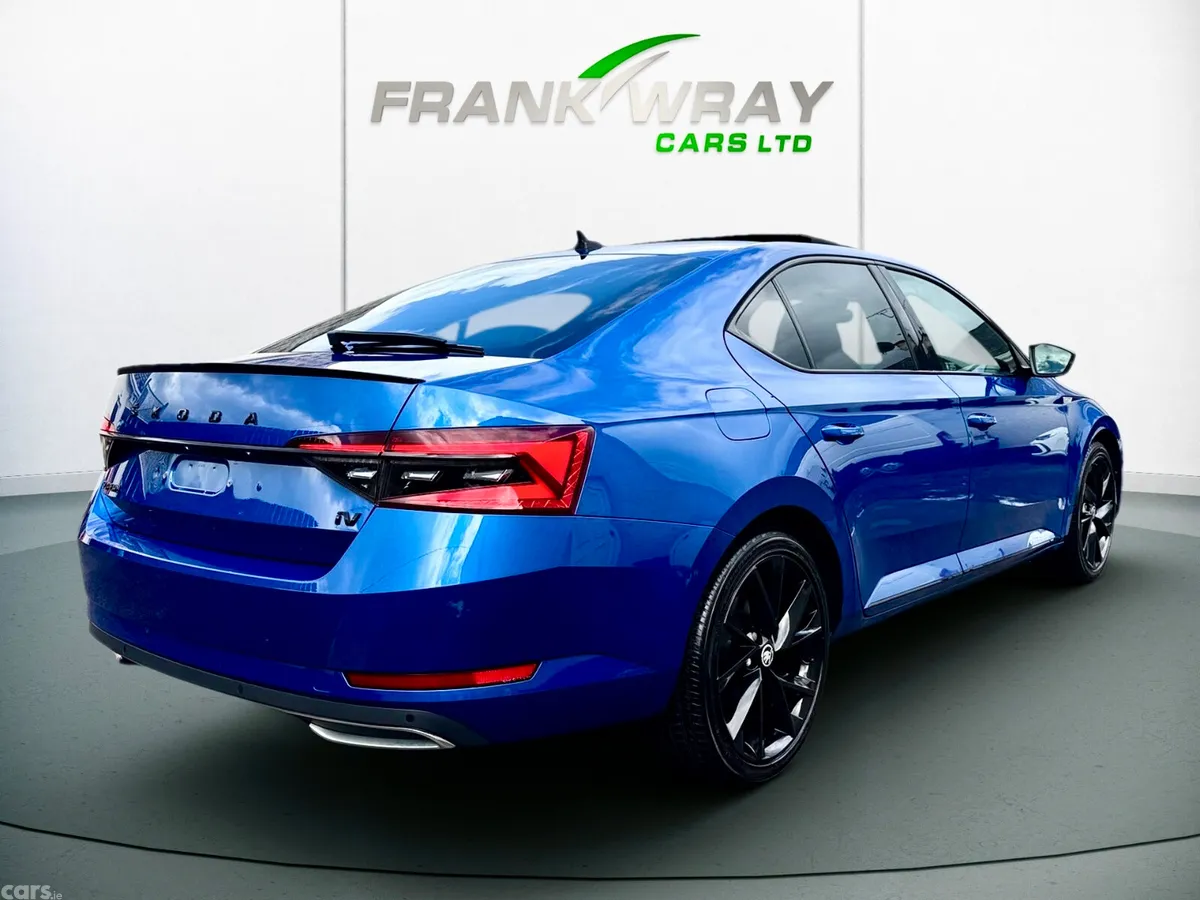 Skoda Superb Hatchback, Petrol Plug-in Hybrid, 2020, Blue