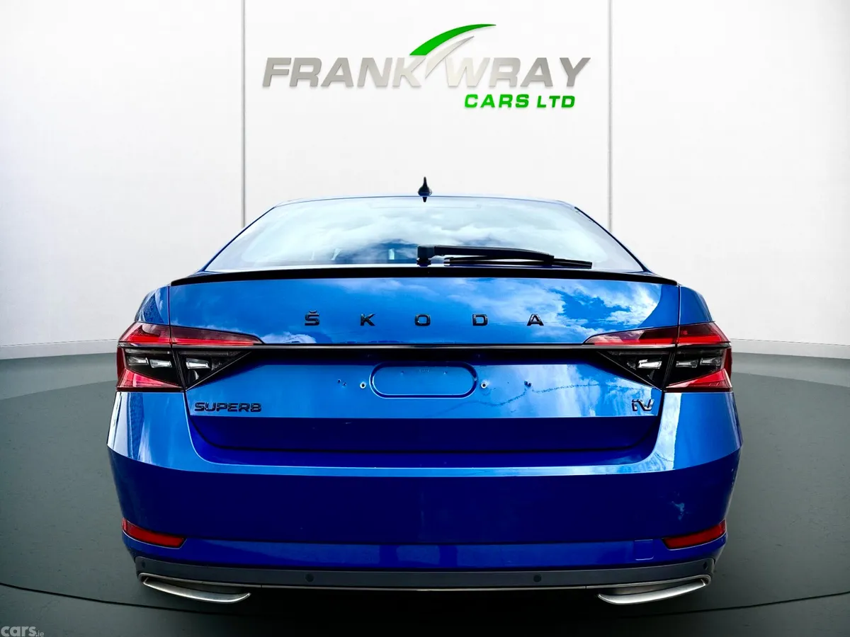 Skoda Superb Hatchback, Petrol Plug-in Hybrid, 2020, Blue