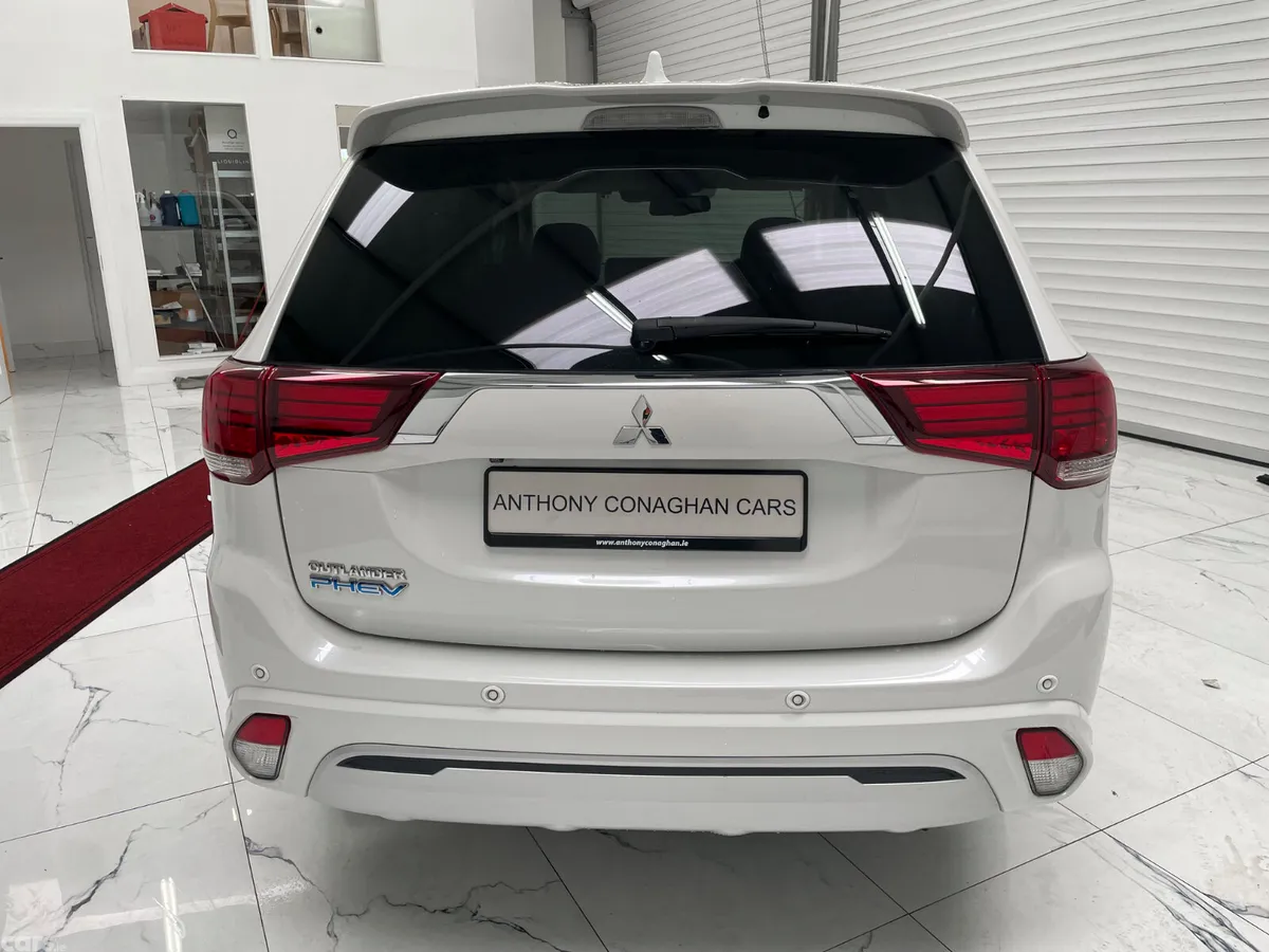 Mitsubishi Outlander Estate, Petrol Plug-in Hybrid, 2020, White