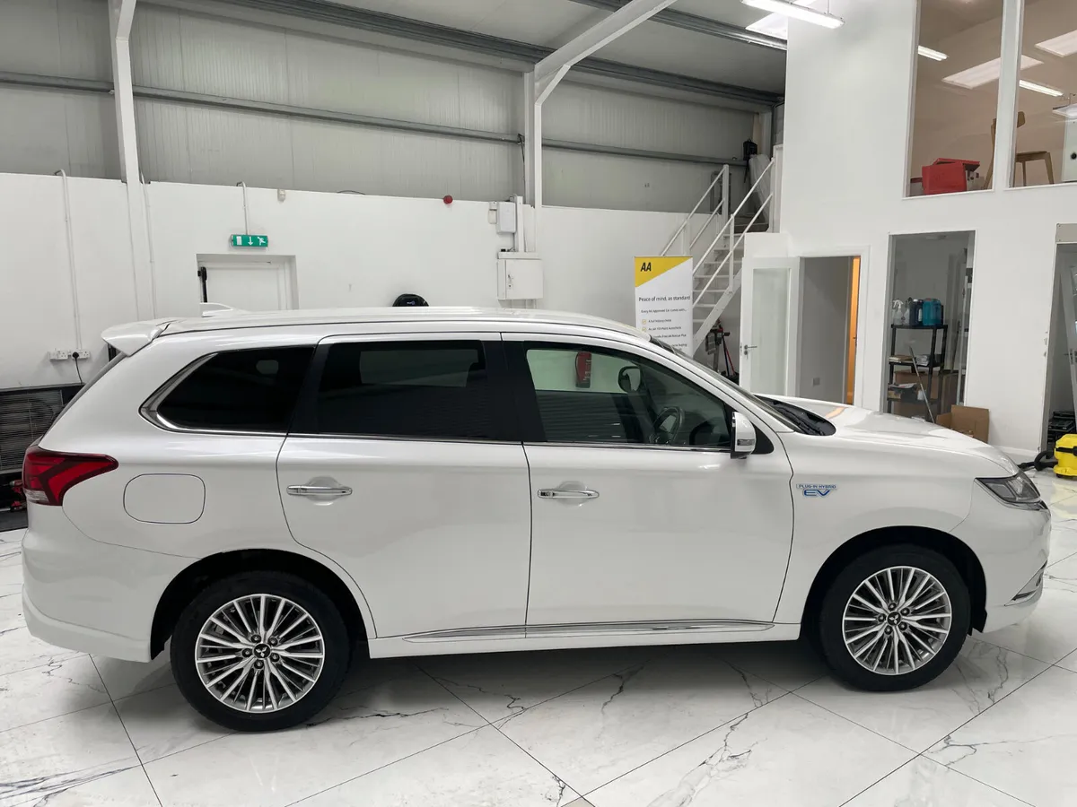 Mitsubishi Outlander Estate, Petrol Plug-in Hybrid, 2020, White