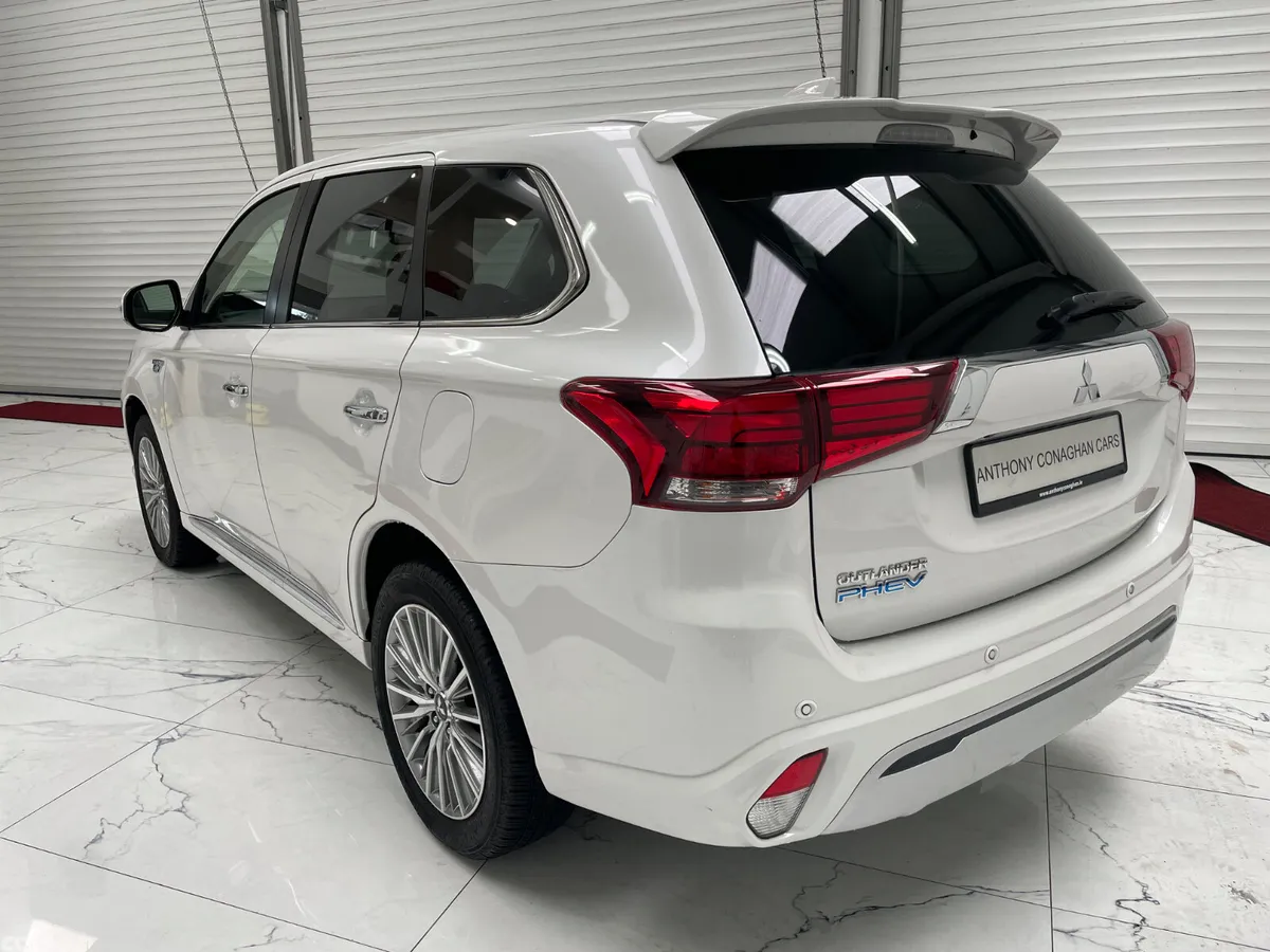 Mitsubishi Outlander Estate, Petrol Plug-in Hybrid, 2020, White