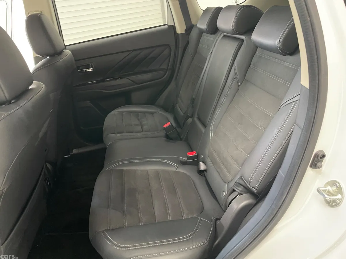 Mitsubishi Outlander Estate, Petrol Plug-in Hybrid, 2020, White