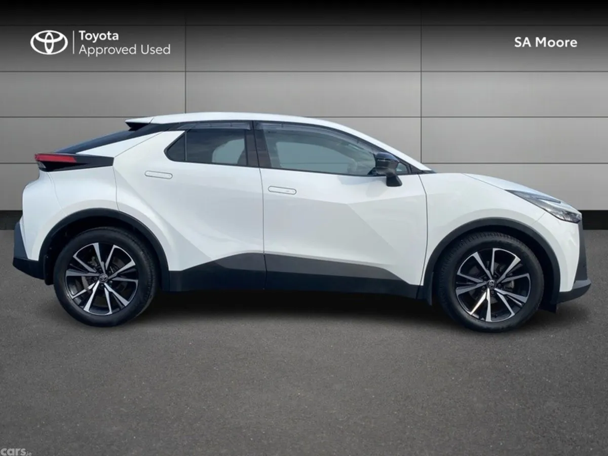 Toyota C-HR SUV, Petrol Hybrid, 2024, White