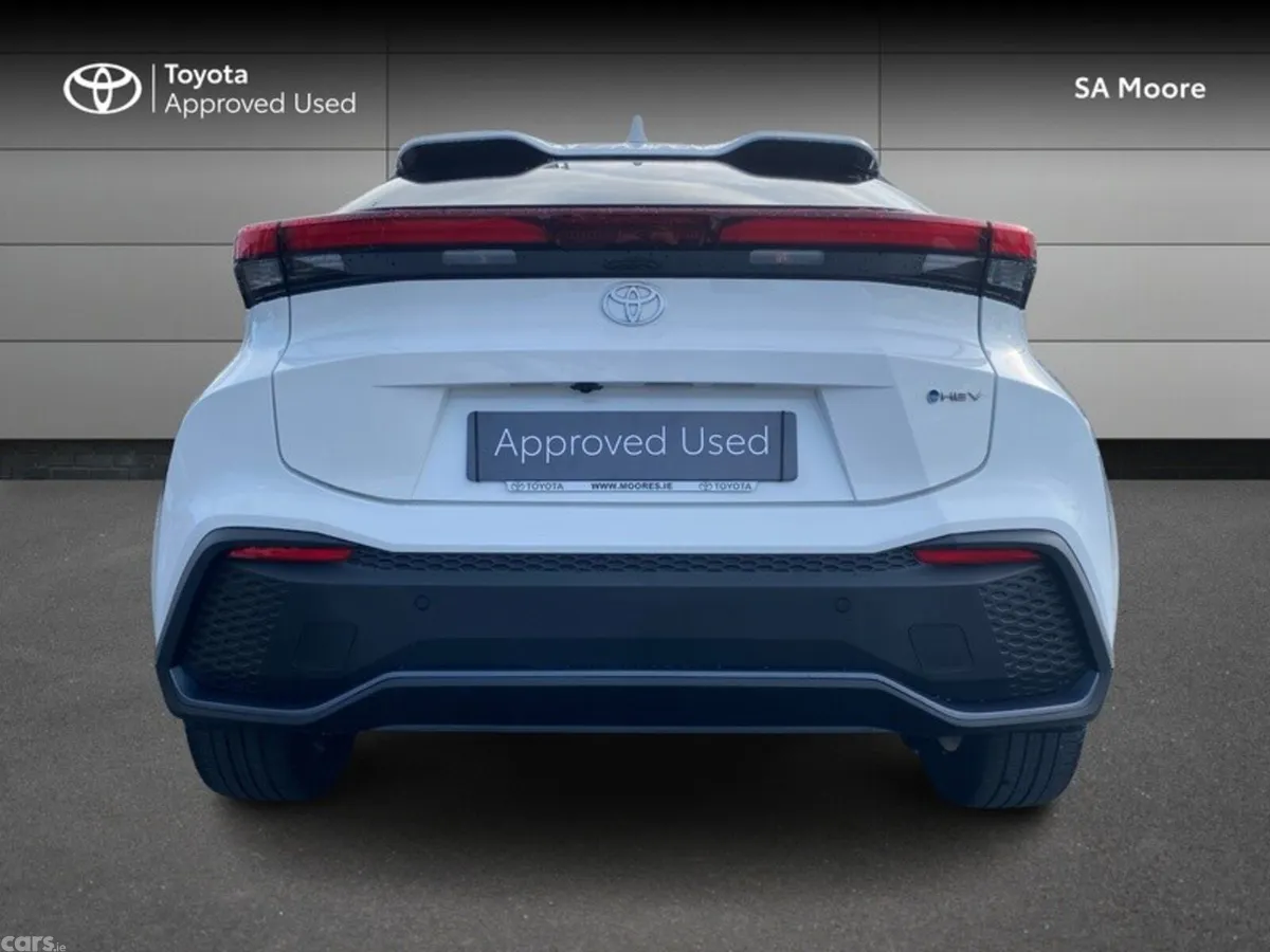 Toyota C-HR SUV, Petrol Hybrid, 2024, White