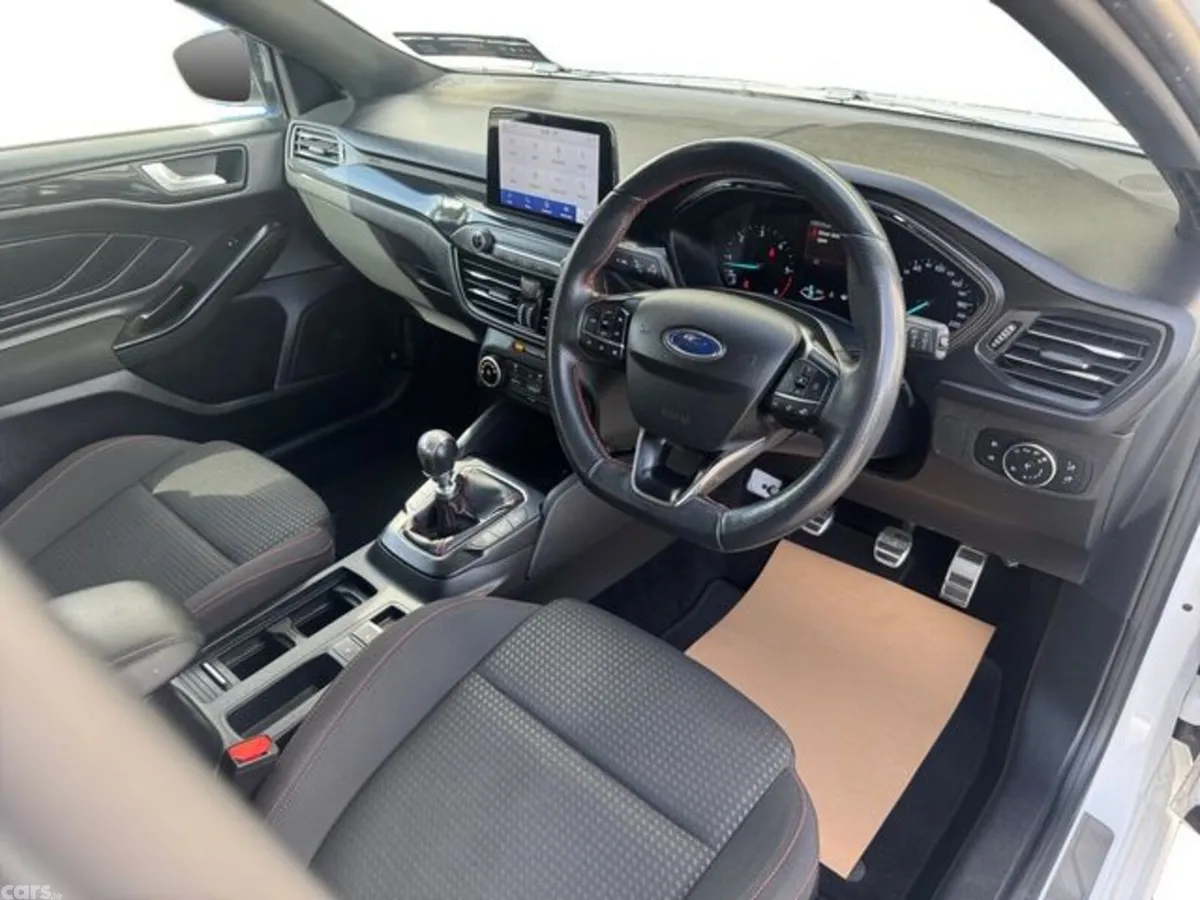 Ford Focus Hatchback, Diesel, 2021, White