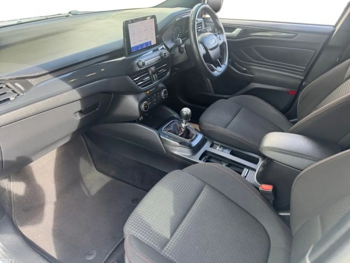 Ford Focus Hatchback, Diesel, 2021, White