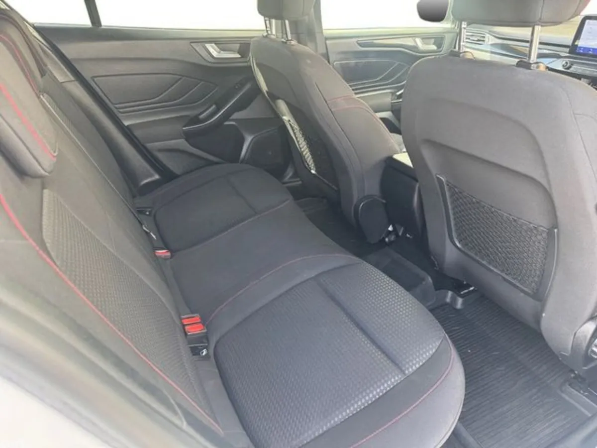 Ford Focus Hatchback, Diesel, 2021, White