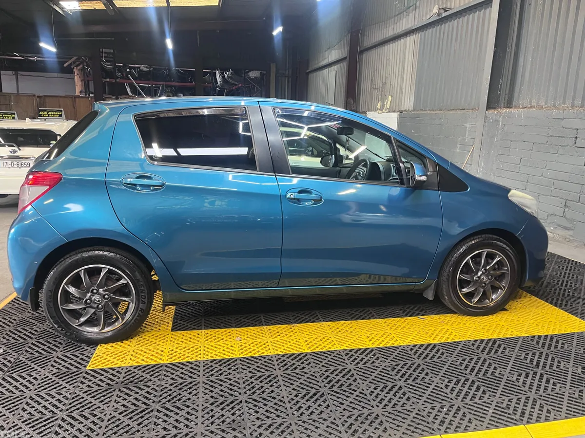 Toyota Yaris Hatchback, Petrol, 2014, Green