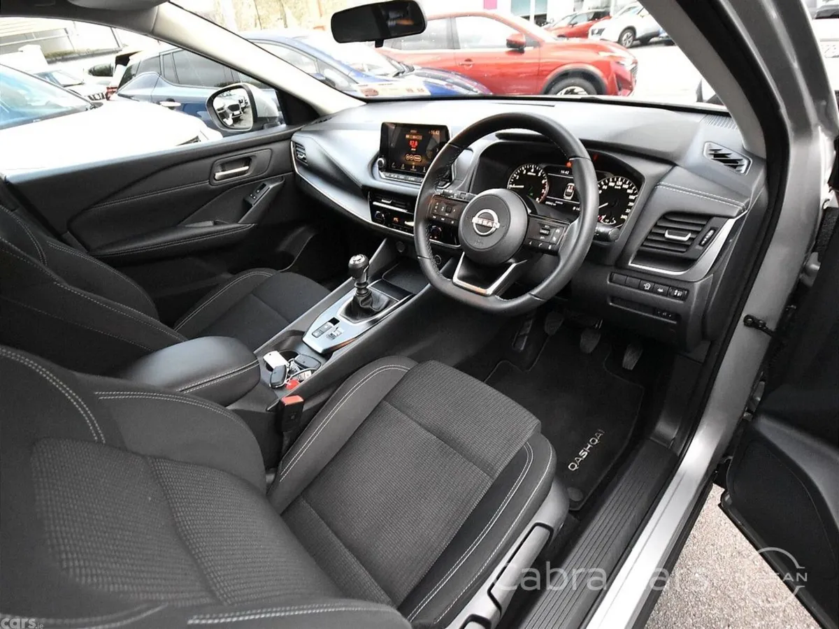 Nissan Qashqai MPV, Petrol, 2022, Silver