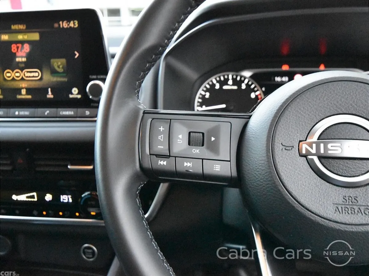 Nissan Qashqai MPV, Petrol, 2022, Silver