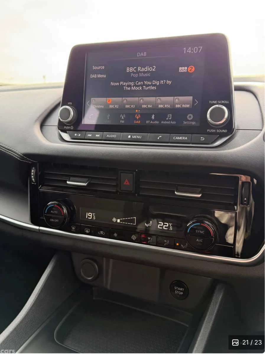 Nissan Qashqai SUV, Petrol Hybrid, 2023, Red