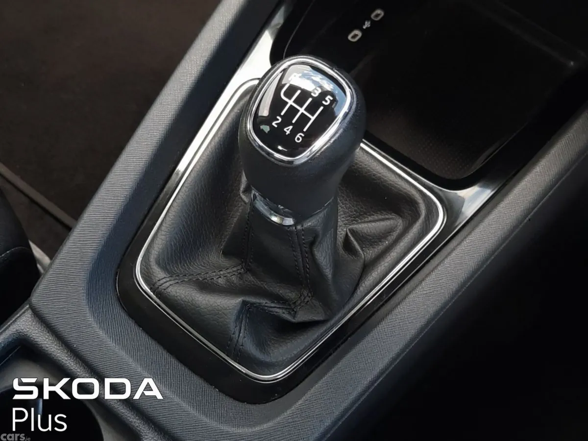 Skoda Octavia Saloon, Diesel, 2024, Grey