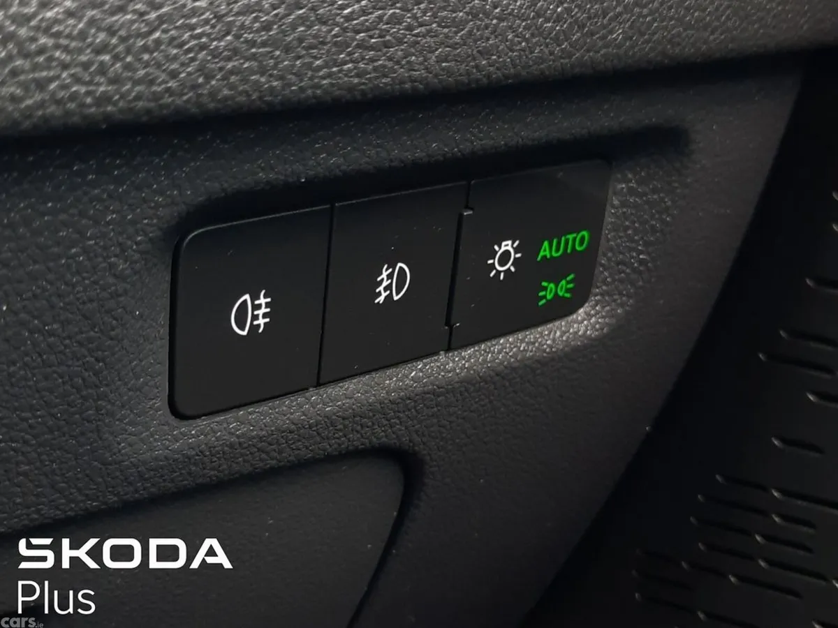 Skoda Octavia Saloon, Diesel, 2024, Grey
