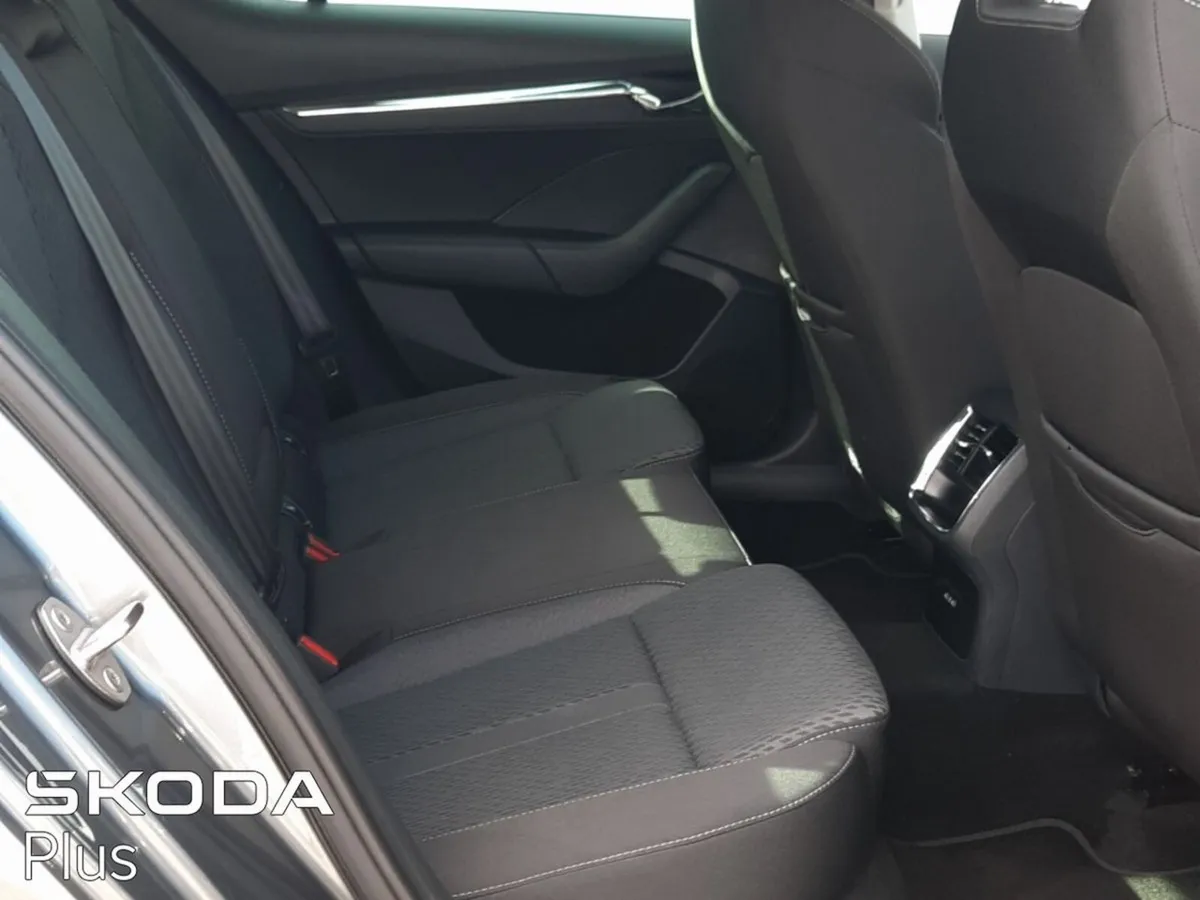 Skoda Octavia Saloon, Diesel, 2024, Grey