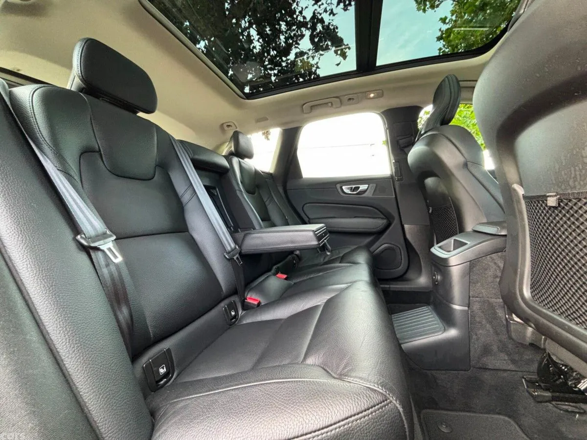 Volvo XC60 SUV, Petrol Plug-in Hybrid, 2023, Black