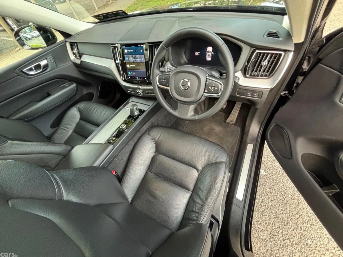 Volvo XC60 SUV, Petrol Plug-in Hybrid, 2023, Black