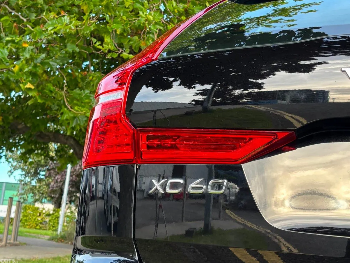 Volvo XC60 SUV, Petrol Plug-in Hybrid, 2023, Black